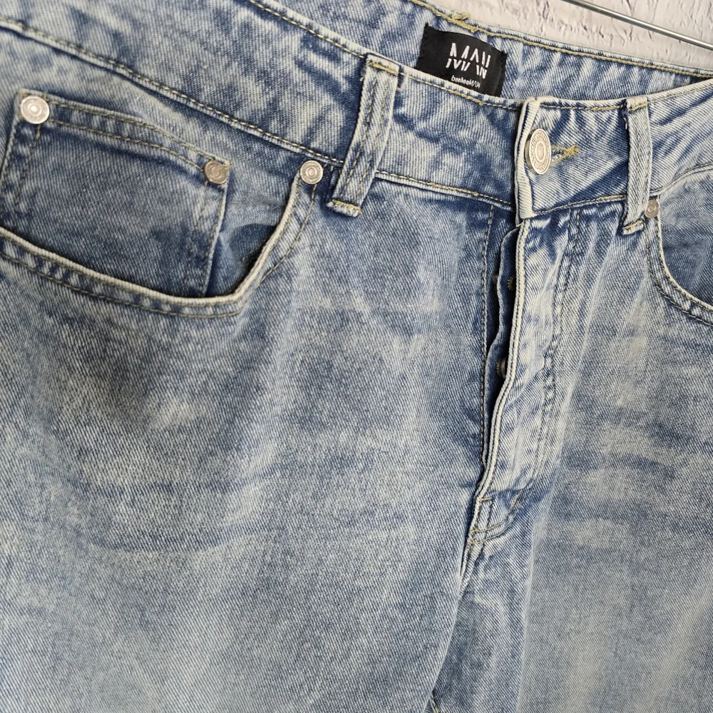 BoohooMAN Light Wash Straight Leg Button Fly Rigid Jeans 32 Long